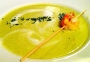 Zuccinicremesuppe mit Garnelenspießen
